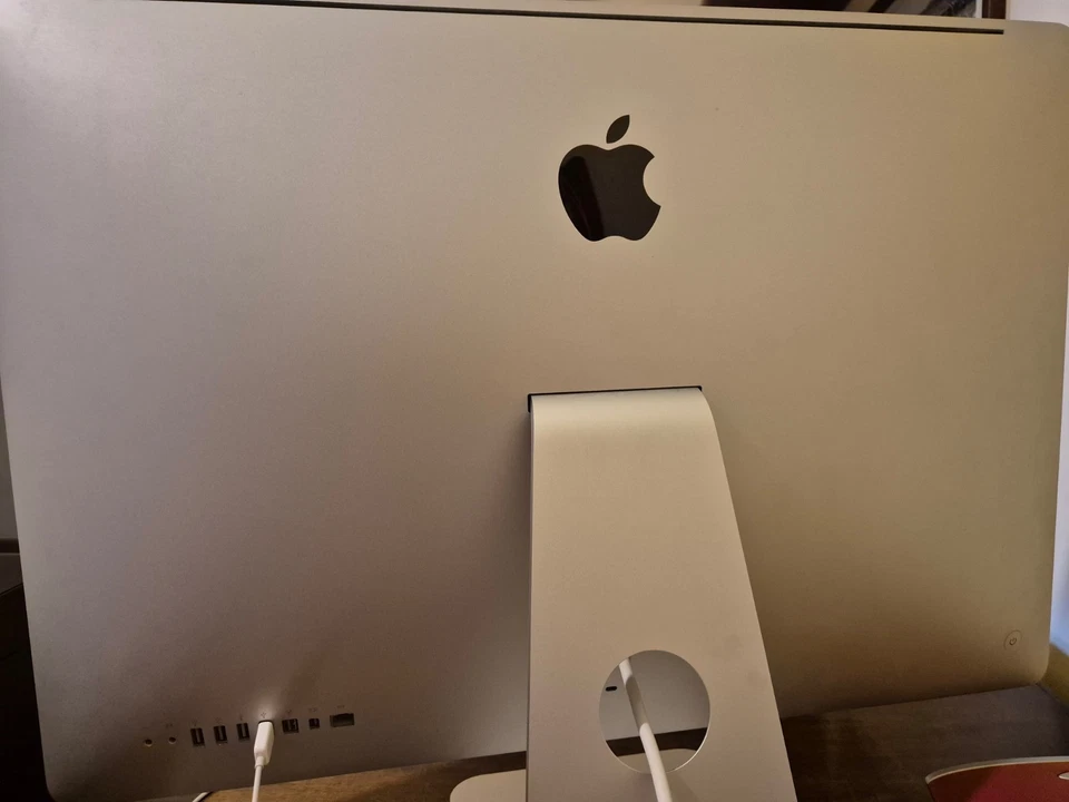 Apple iMac 27" Late 2009 - Core i7 16GB RAM SSD 1TB + HDD 2TB mouse e tastiera - Immagine 2 di 4