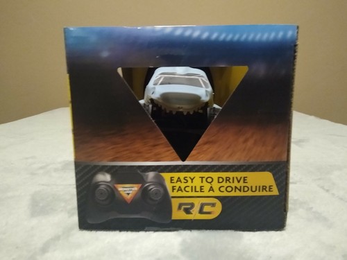 Monster Jam ⭐ MEGALODON ⭐ 2.4 GHz REMOTE CONTROL MONSTER TRUCK 1:24 Scale ~NEW - 第 5/10 張圖片