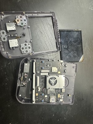 Anbernic 405v screen broken; for parts only