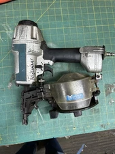 Makita AN611 1 1/4" - 2 1/2" Siding Coil Nailer ~Working ~ needs Service /Latch
