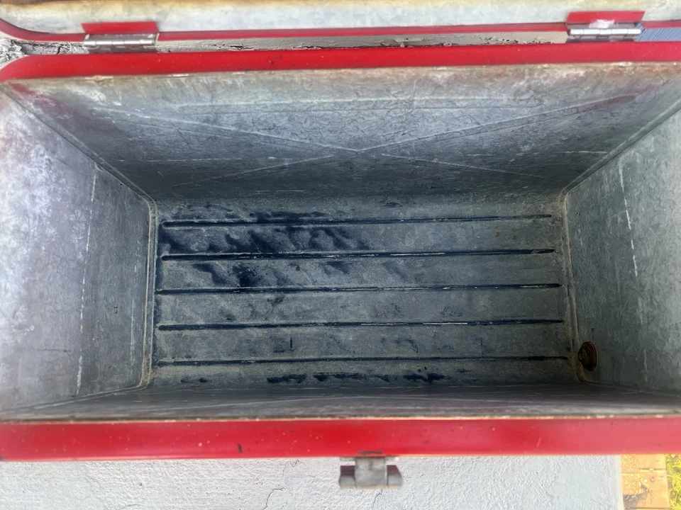 Enfriador Budweiser King of Beers vintage de metal rojo Foto 4 de 4