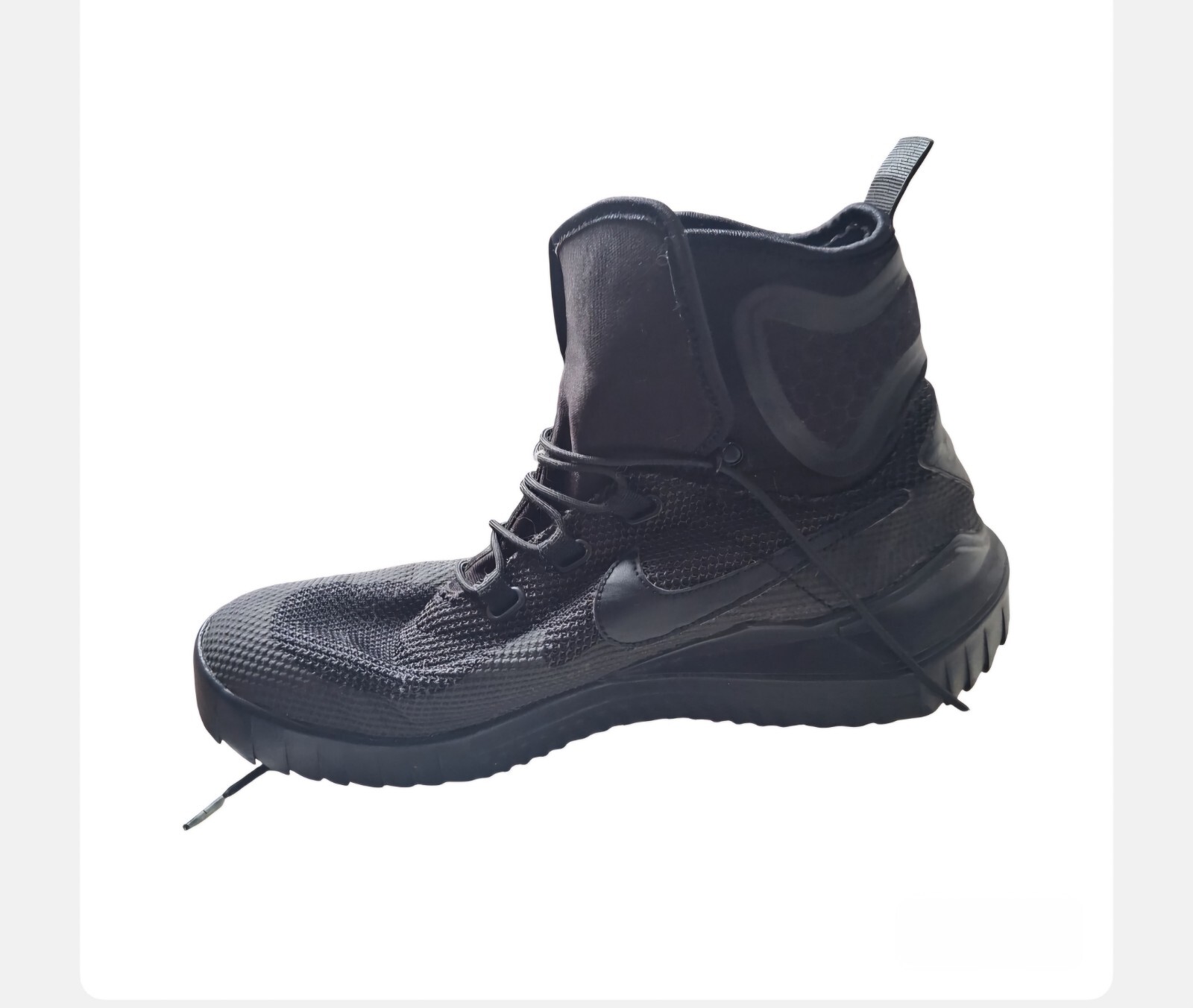 nike air wild mid triple black