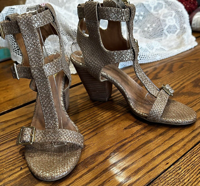 Seychelles Electro metallic gold leather stacked heel sandals size 9.5  EUC A++