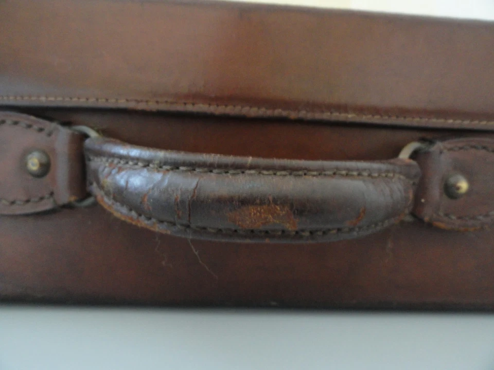 Ancienne valise en cuir, valisette, vieux bagage - Photo 4/4