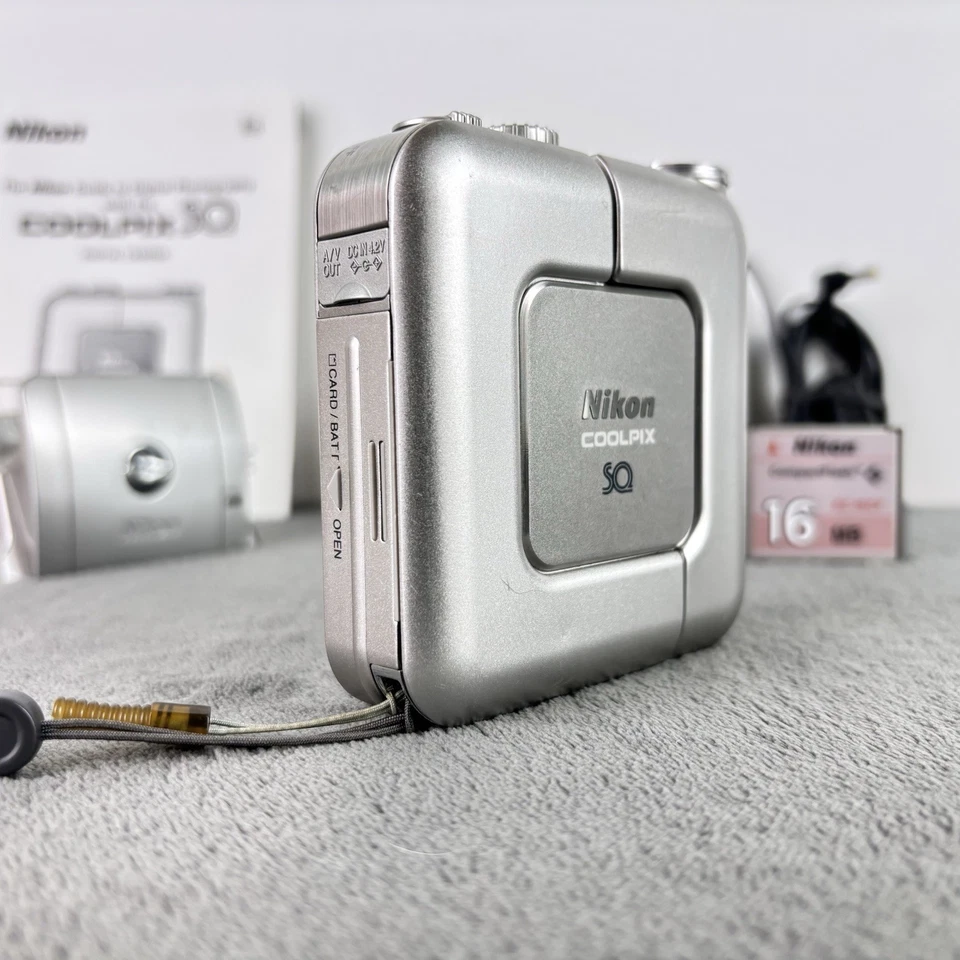Nikon COOLPIX SQ 3x Optical Zoom Digital Compact Camera Square Silver Full Set - Bild 4 von 4