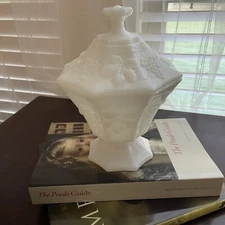 VINTAGE ANCHOR HOCKING MILK GLASS PEDESTAL CANDY DISH W/LID - GRAPE VINE DESIGN