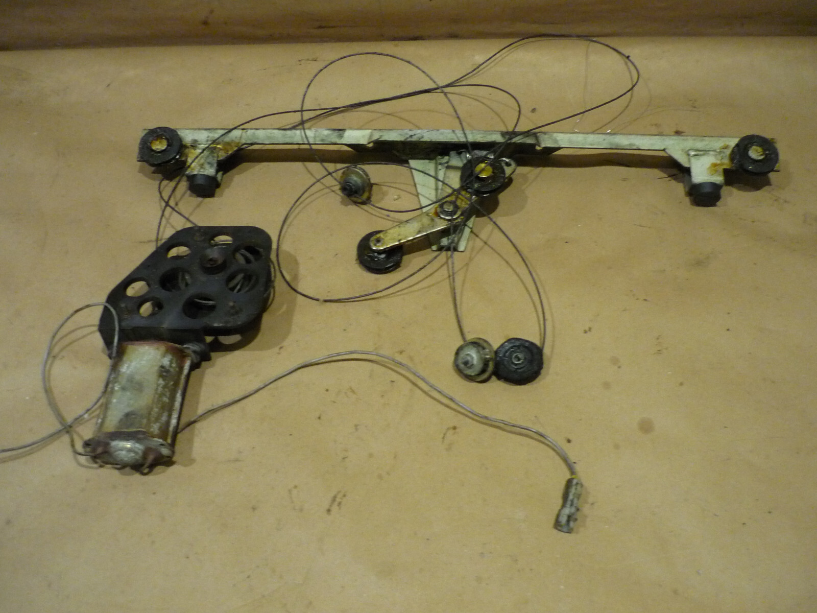 Ferrari Testarossa - RH Door Window Lift Assy With Motor - P/N 61510400