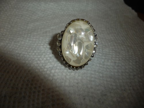LARGE SILVER TONE FRAMED WHITE CENTER STONE STATEMENT SZ 6 RING #19/2 - Picture 5 of 7