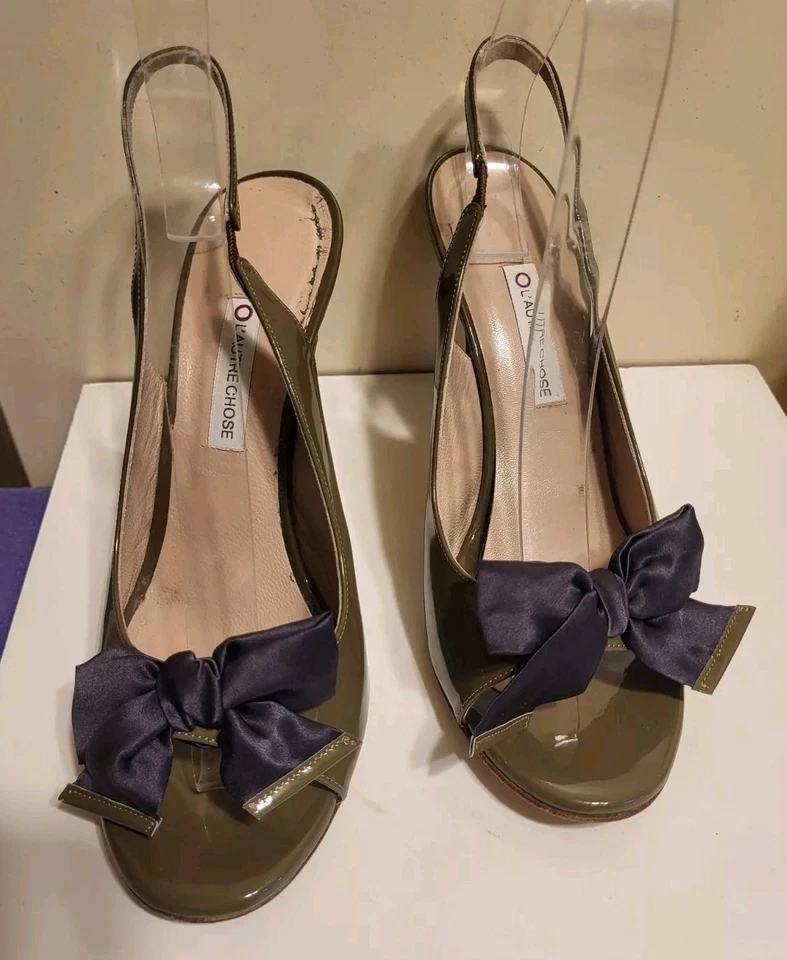 Bombas L'Authre Chose Olive couro envernizado peeptoe slingback tamanho 7/37,5 Ret. US$ 229 - Imagem 2 de 4