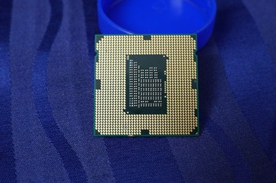 Intel Core i3-2100 Prozessor CPU, 3 MB Cache, 3,10 GHz, Sockel: FCLGA1155 SR05C