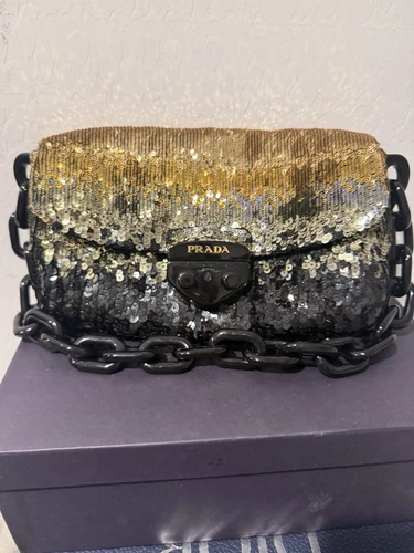 Borsa a tracolla Prada Ombre con paillettes e catena