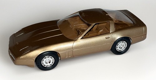 Vintage 1986 Gold Corvette - Dealer Promo Car 1:25 Scale Original Box / New - Picture 3 of 6