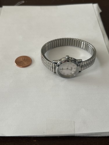 TIMEX WOMENS WRIST WATCH STAINLESS STEEL WR 30M VINTAGE AUTHENTIC NEVER TESTED