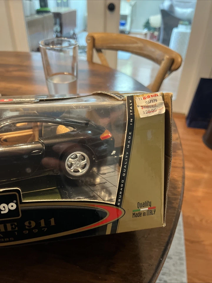 GOLD COLLECTION BURAGO 1997 PORSCHE 911 CARRERA 1:18 SCALE DIE-CAST CAR ~ READ - Image 3 of 4