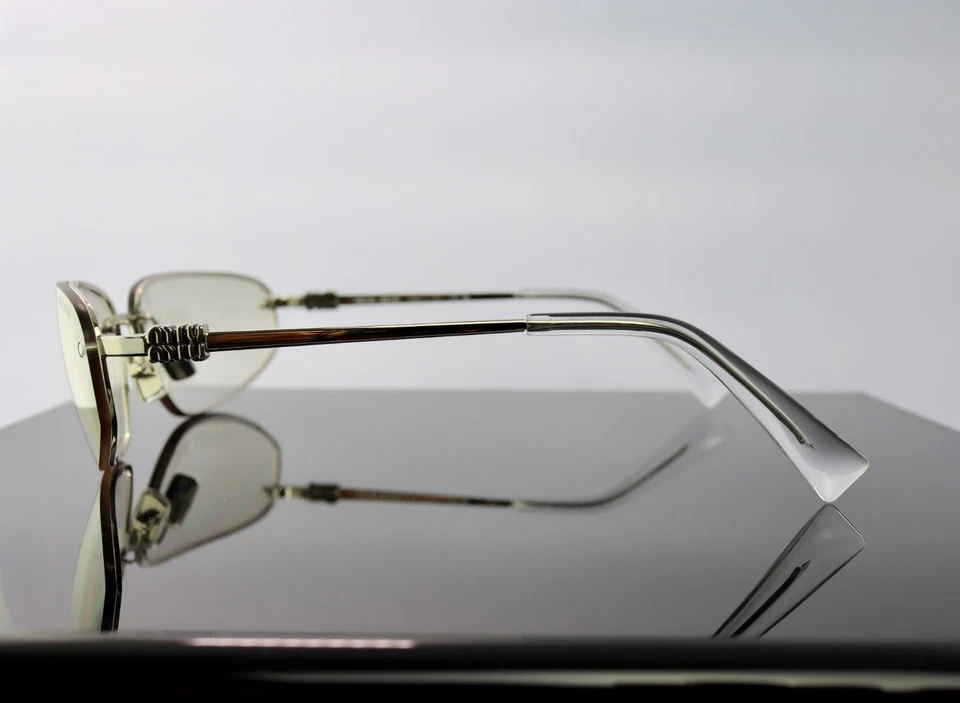 Gafas de sol Miu Miu SMU A50S 1BC8H1 plateadas/gris claro lentes rectangulares 100 % UV Foto 3 de 4