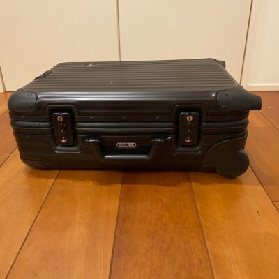 rimowa Lufthansa 32 topas ステルス ケース 小傷のみ rimowa Lufthansa 32 topas ステルス ケース 小傷のみ rimowa