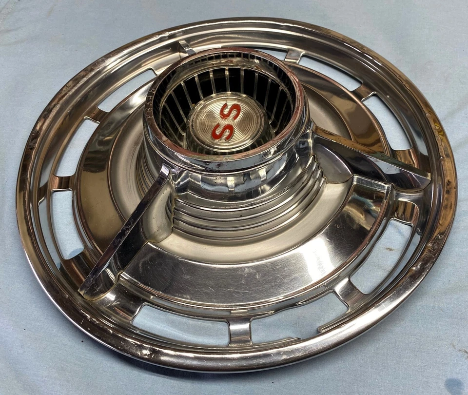 1963-64 CHEVY CHEVROLET IMPALA NOVA SS SPINNER HUBCAP WHEEL COVER - Image 4 of 4