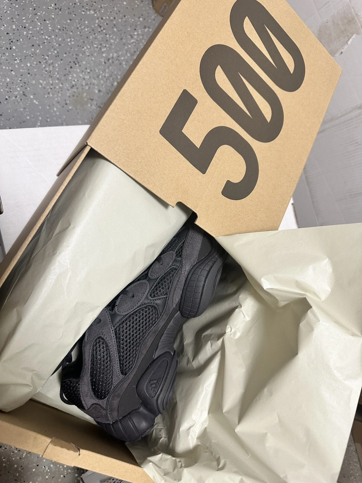 Taglia 10 Adidas Yeezy 500 Low Utility Black Low fresche di scatola pronte per la spedizione