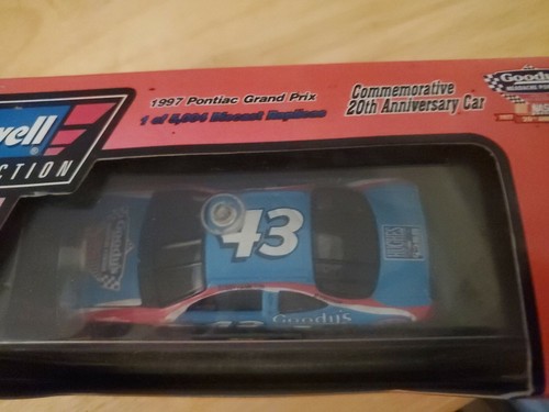 Nascar Bobby Hamilton #43 1:43 Goody's Headache Powder 1997 NEW - Picture 2 of 2