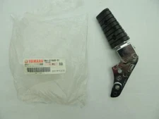 1RM-27440-01 NOS Yamaha Rear Footrest Assembly XV750 XV1100 W11700