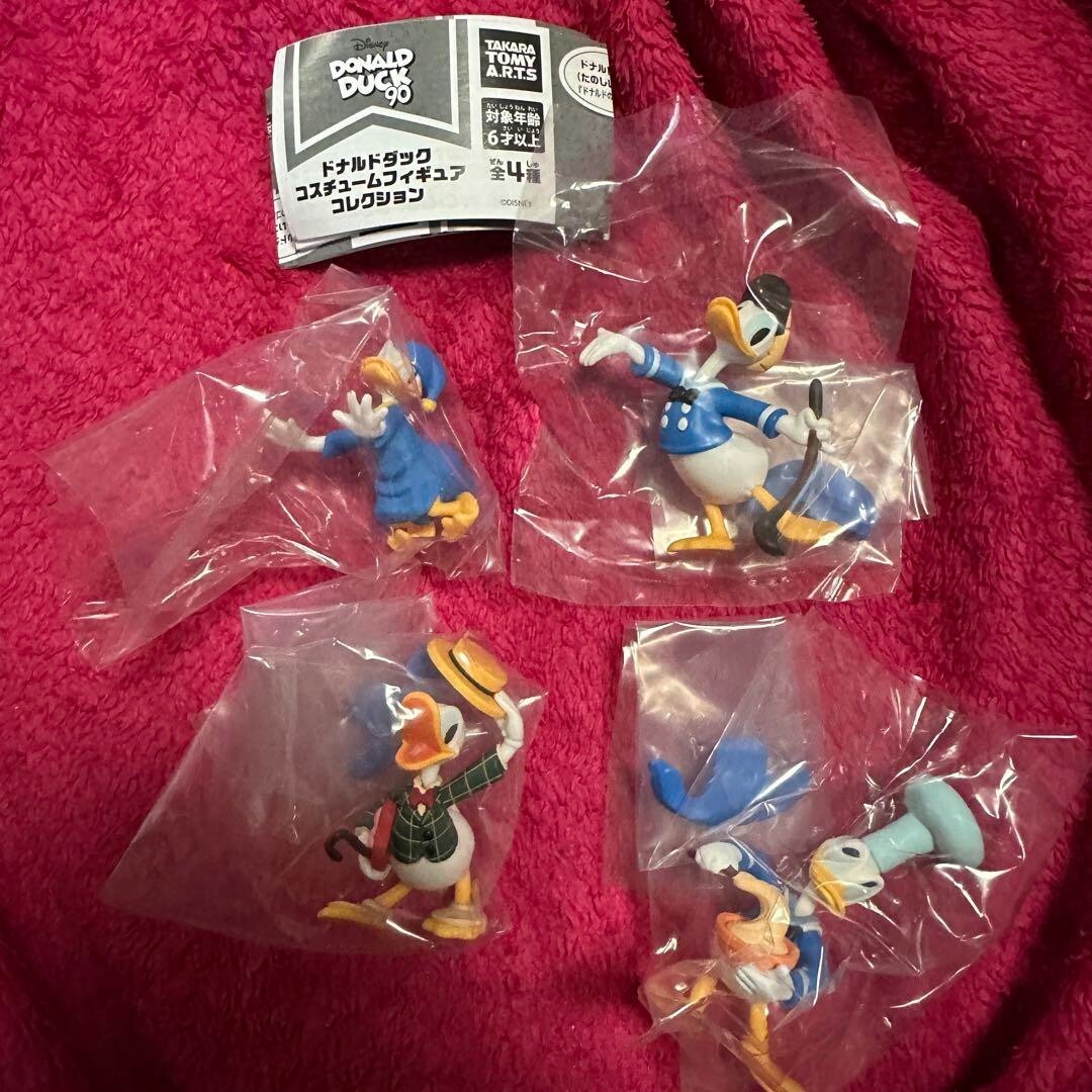 ドナルドドッグ Disney It's a Small World ぬいぐるみBOOK ドナルドダック ＜セブン