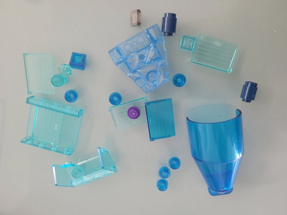 LEGOS SET OF 22 BLUE TRANSLUCENT PIECES LIGHTS! WINDOWS!+ - Image 3 of 3