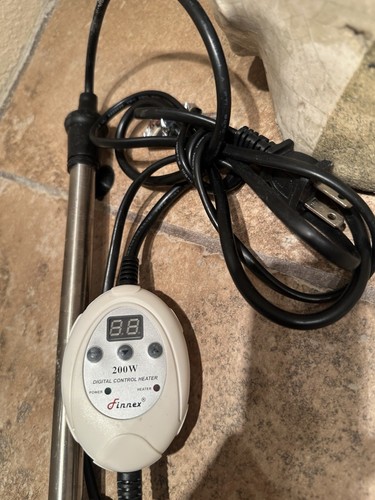 Calentador digital de titanio Finnex HMU con controlador 200 vatios para acuario 4 tanques - Imagen 3 de 5