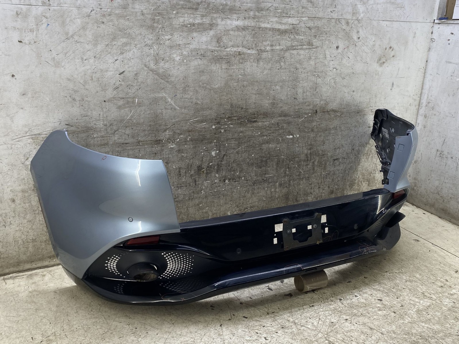 2020-2025 ASTON MARTIN DBX OEM REAR BUMPER COVER W/ PARK ASSIST & UPPER PACK