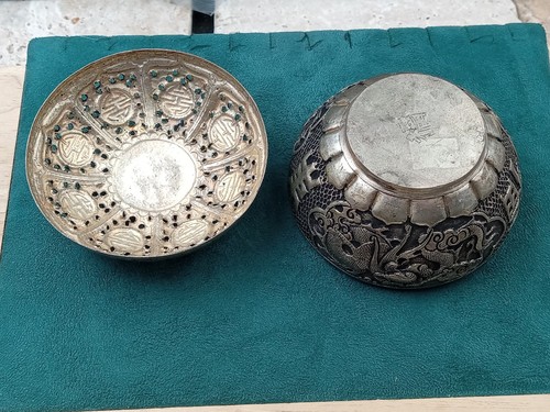 Chinese Export Silver Trinket Box Jade Button: 2.9" dia. 2.25" high. 72 grams - Picture 3 of 16