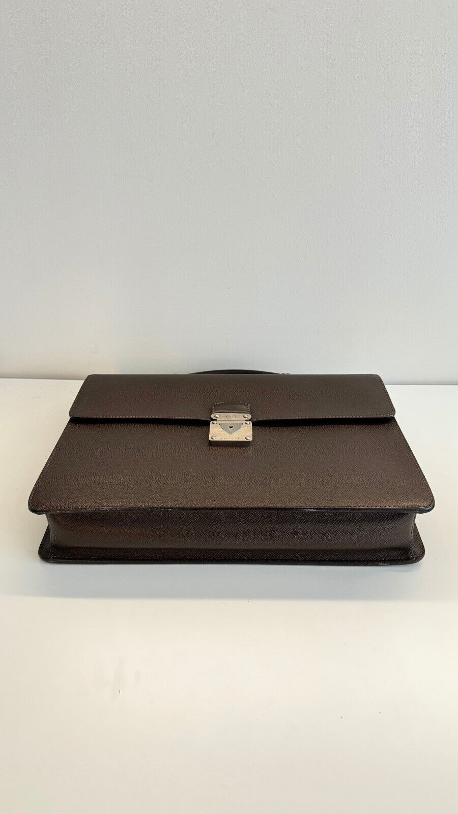 LOUIS VUITTON Robusto Briefcase (Brown) Taiga M31… - image 5