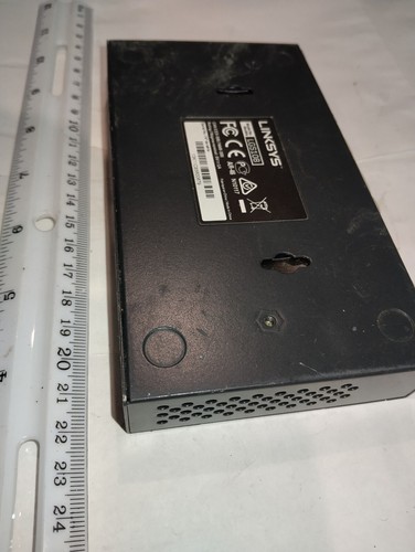 LINKSYS LGS108 8 PORT GIGABIT SWITCH - Picture 4 of 7