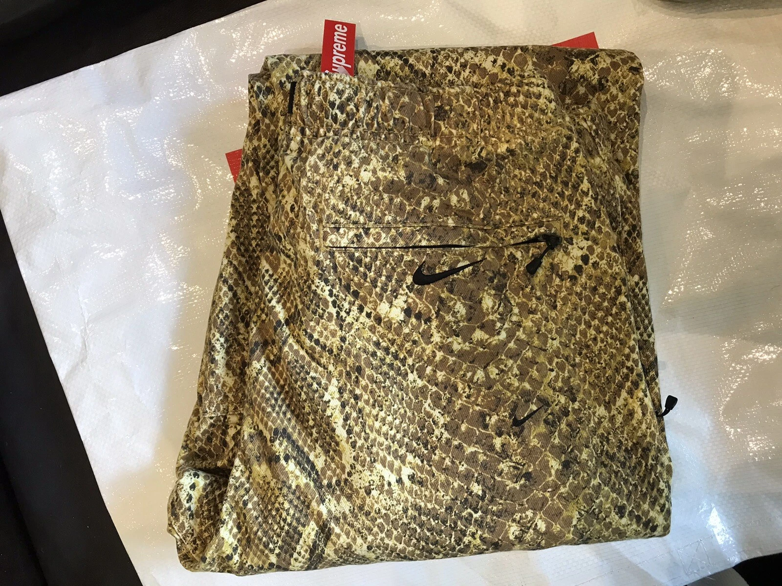 Pantalon denim Supreme X Nike ACG or (GRAND) ceinture élastique en stock