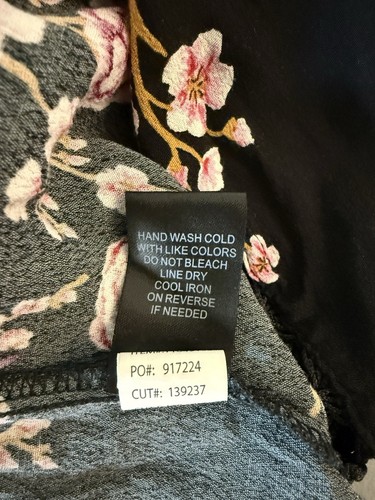 Torrid Damengröße 2 2X schwarz Blumenmuster Kimono Oberteil Quastenbesatz offen Cardigan Wickeloptik - Bild 9 von 12