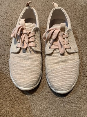 tan tennis shoes