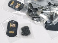U.S.A Anhänger in Form und Größe einer Erkennungsmarke. Schwarze Ausführung, daz