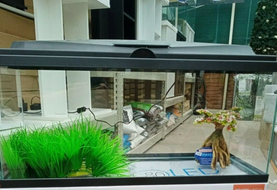 ** BRAND NEW ** LARGE Glass Fish Tank Aquarium with Stand, LED, Heater & Filter - Image 2 of 4