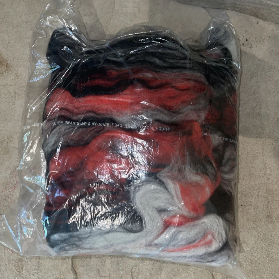 Terra Bella Spun Merino Wool Spinning Batt – Autumn Gold Red Black Gray 3 oz - Image 2 of 4