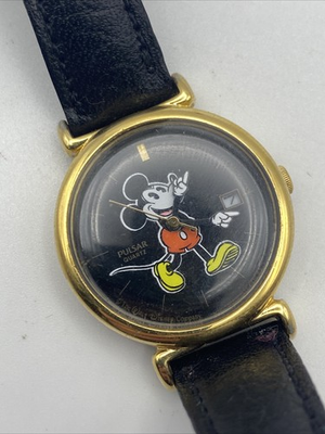 #ad Vtg Pulsar Mickey Mouse Date Indicator Black Gold Tone Quartz Watch V827 0090 $17.99