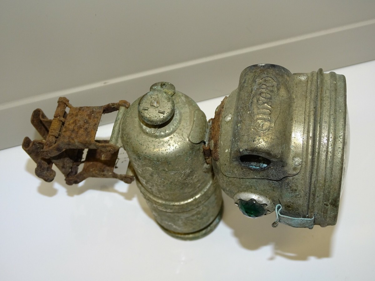 ANCIENNE LAMPE DE VELO A ACETYLENE MARQUE SOLUX