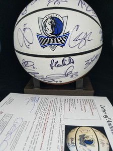 dirk nowitzki signed basketball