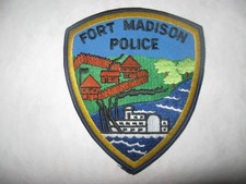 FORT MADISON IOWA POLICE PATCH  (WITH FORT AND RIVERBOAT BOAT ON RIVER(