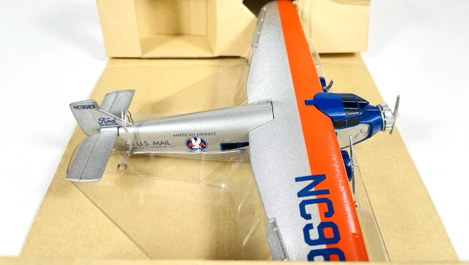 Banco de avión diecast Ford TriMotor Spec Cast 49007 American Airways Foto 3 de 4
