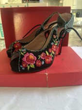 Betsey Johnson Women  s Black Suede Strappy Peep Toe Lace-Up Floral US 6.5