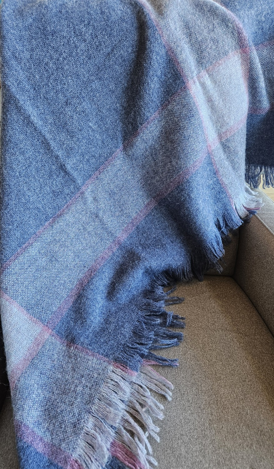 Avoca Handweavers Wool Plaid Throw Shawl Fringe Ireland 52"x 53" Blues & Pink