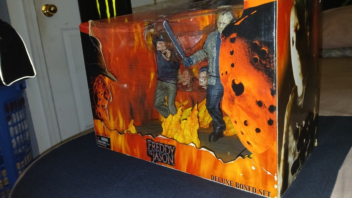 Freddy vs Jason Deluxe Box Set | eBay