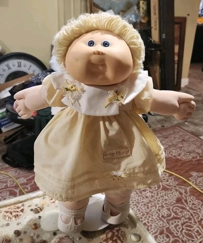 Cabbage Patch Kids girl Doll HM 14 Lemon Hair,blue Eyes, Yellow Dress