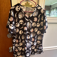 Disney The Nightmare Before Christmas Women  s Scrub Top XL Black White Print