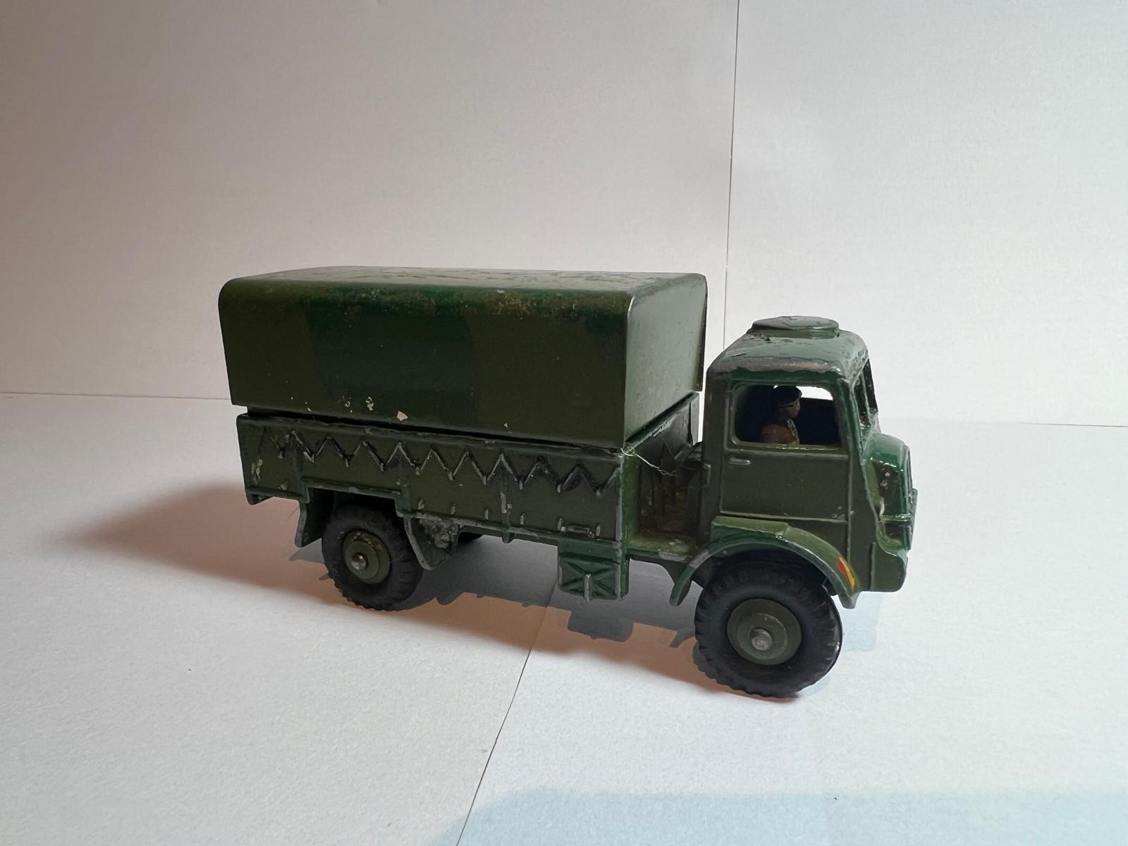 Jouet Dinky Toys Bedford 4x4 Bâché Armée GB - Modèle 623, Occasion En Très Bon état