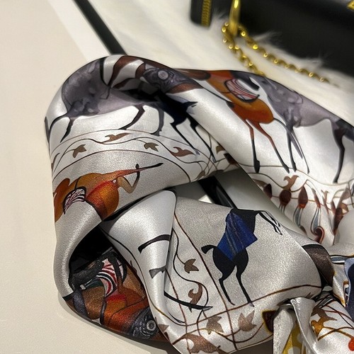 100 % Seide 20 Zoll kleiner quadratischer Schal Damen Halstuch Bandana weiß Pferdemuster - Bild 3 von 9