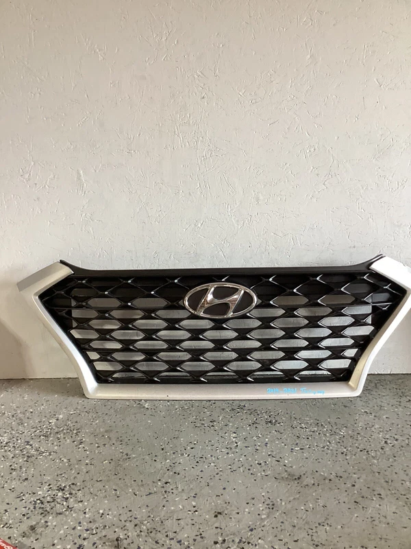 Hyundai Tucson 2019 2020 2021 Grille W/Emblem Used OEM 86351D3500